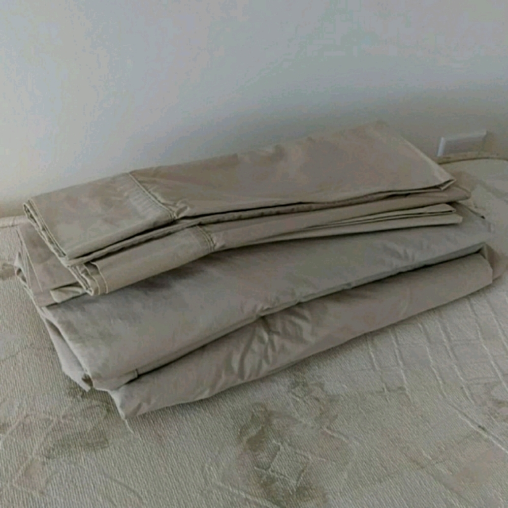 Light Cream/Tan Bed Queen Sheet Set